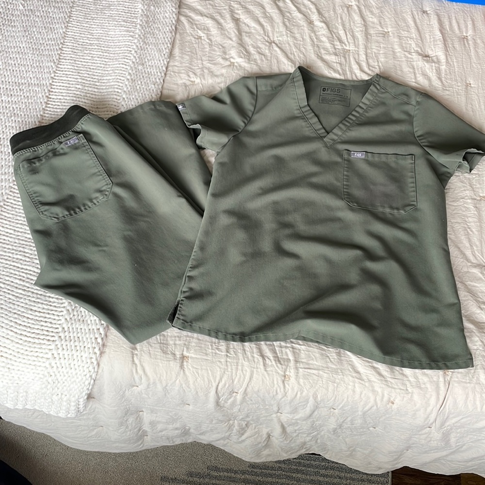 MOSS GREEN FIGS SCRUBS